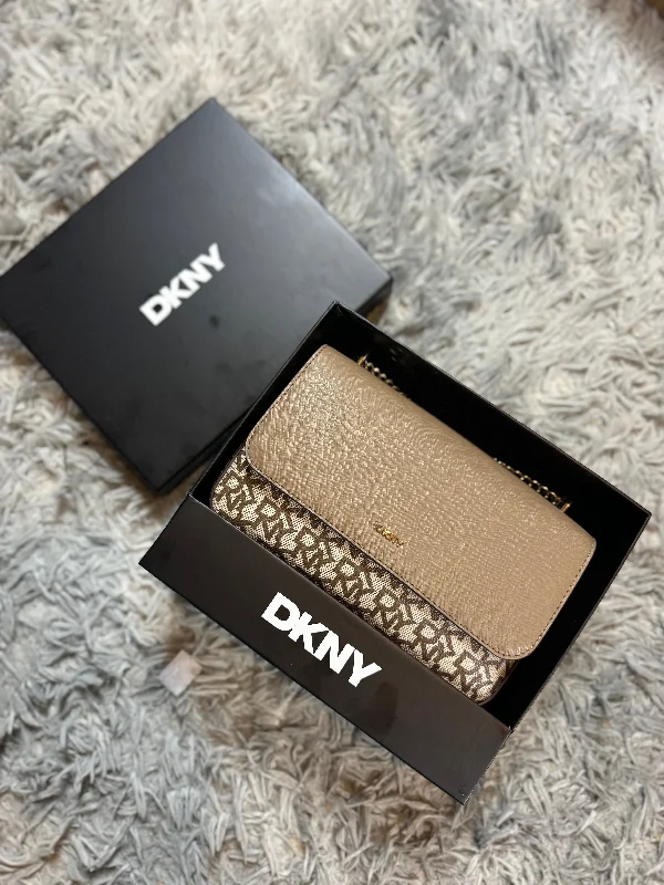 DKNY Bryant Flap crossbody bag -Taupe logo